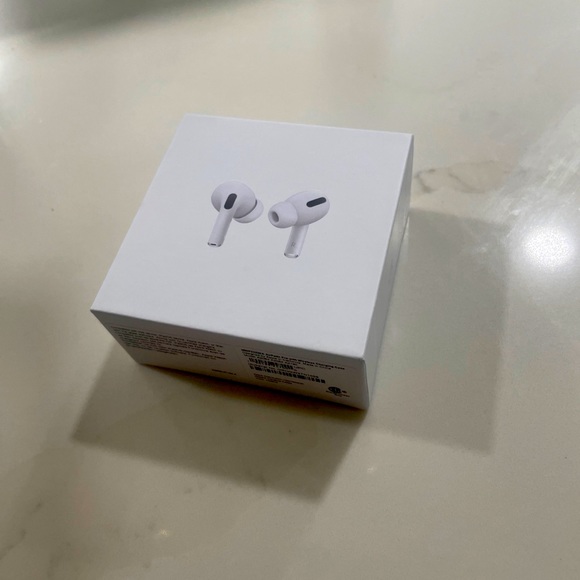 Apple AirPods Pro with MagSafeWireless Charging Case - White